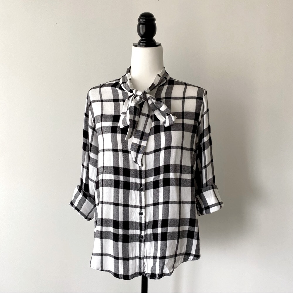 SOLD | BANANA REPUBLIC | Dillon Casual Neck Tie Top - Picture 4 of 12